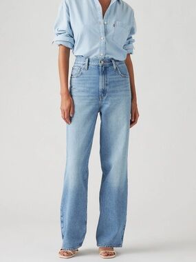 Levis High Waisted Straight leg in light - med blue wash 27/31